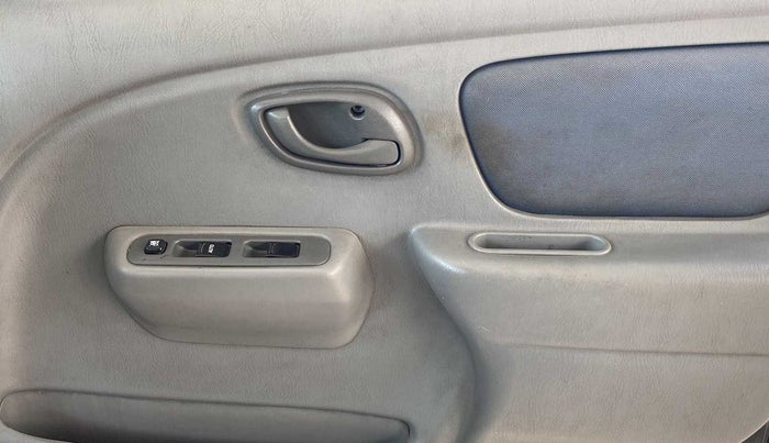 2011 Maruti Alto K10 VXI, CNG, Manual, 81,675 km, Driver Side Door Panels Control