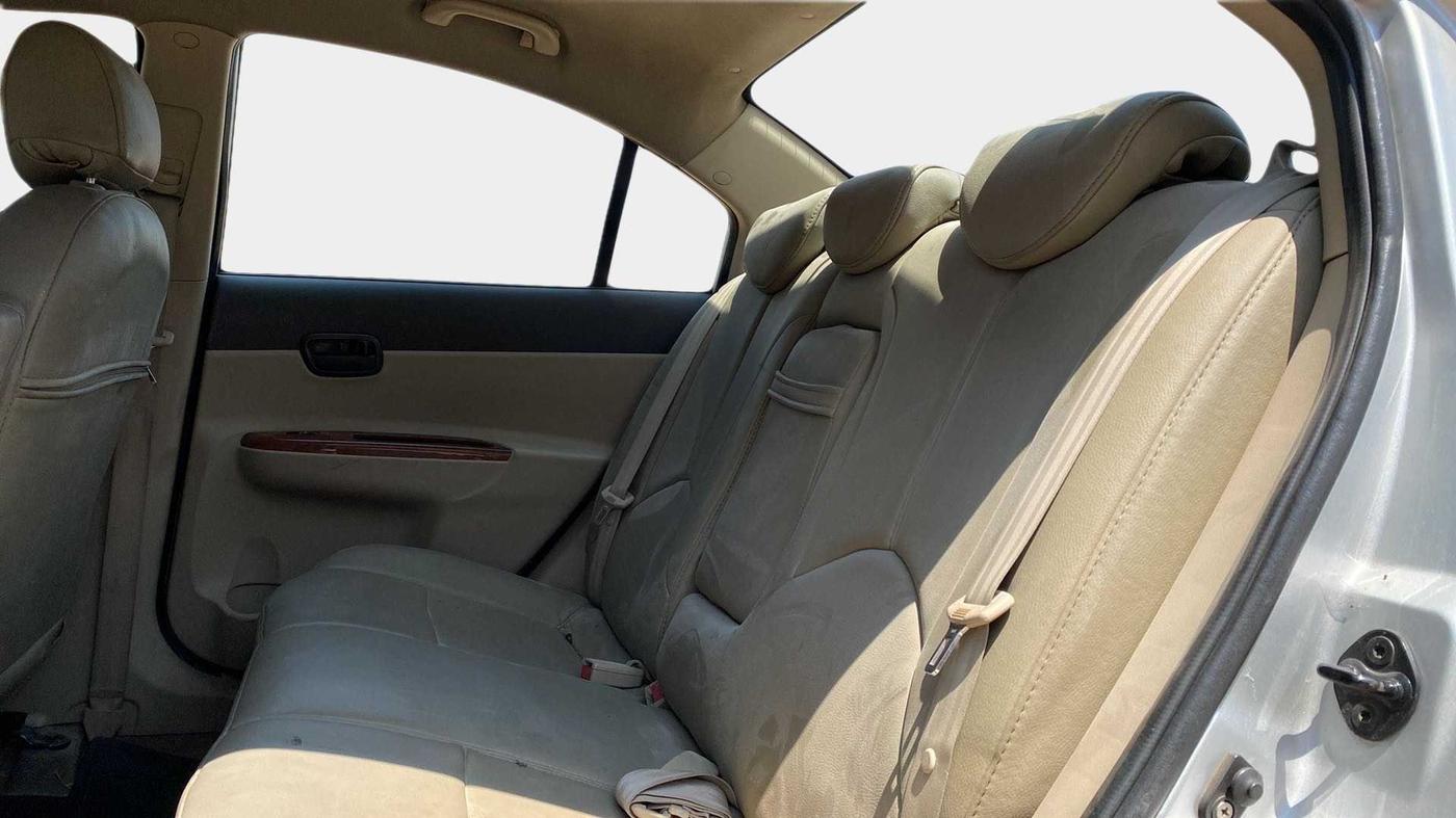 2010 Hyundai Verna TRANSFORM 1.6 SX VTVT, Petrol, Manual, 1,14,988 km, Right Side Rear Door Cabin