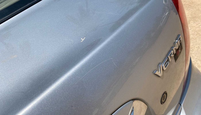 2010 Hyundai Verna TRANSFORM 1.6 SX VTVT, Petrol, Manual, 1,14,988 km, Dicky (Boot door) - Minor scratches