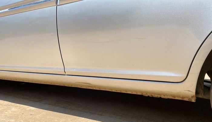 2010 Hyundai Verna TRANSFORM 1.6 SX VTVT, Petrol, Manual, 1,14,988 km, Left running board - Slight discoloration