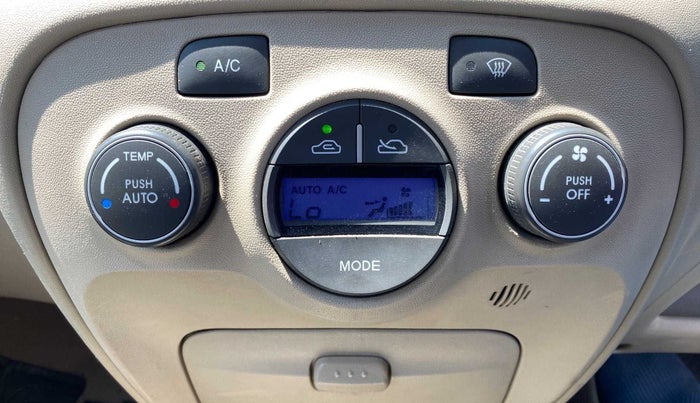 2010 Hyundai Verna TRANSFORM 1.6 SX VTVT, Petrol, Manual, 1,14,988 km, AC Unit - Car heater not working