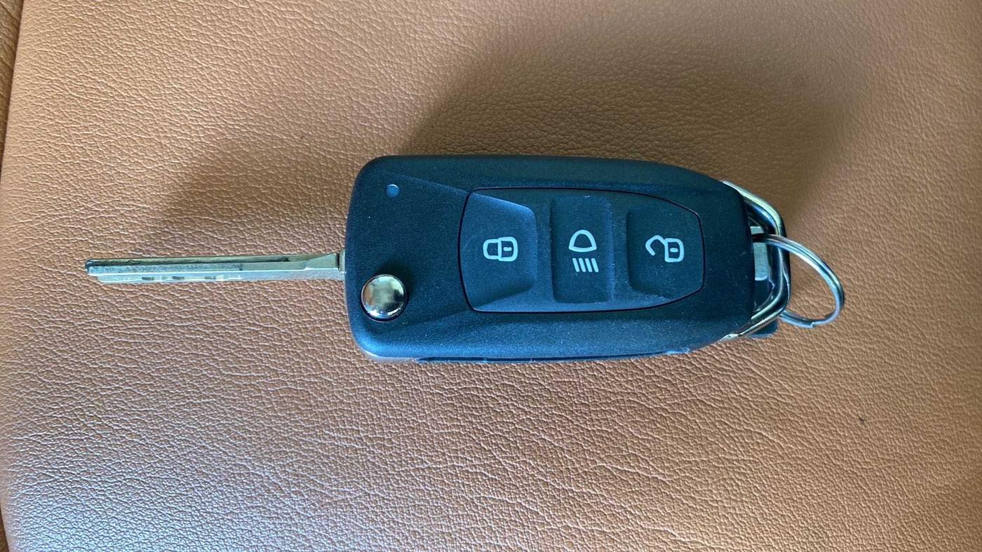 2023 Tata NEXON XM SUNROOF PETROL, Petrol, Manual, 10,325 km, Key Close Up