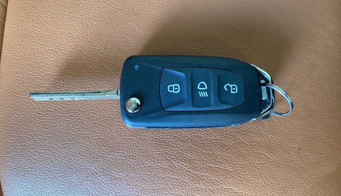 2023 Tata NEXON XM SUNROOF PETROL, Petrol, Manual, 10,325 km, Key Close Up