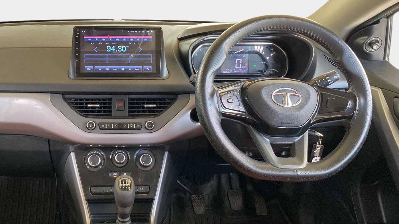 2023 Tata NEXON XM SUNROOF PETROL, Petrol, Manual, 10,325 km, Steering Wheel Close Up