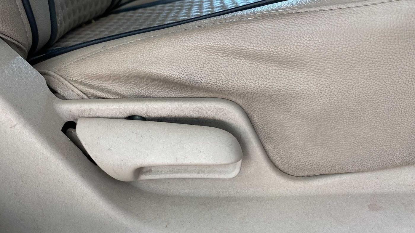 2016 Maruti Swift Dzire VXI, Petrol, Manual, 1,07,226 km, Driver Side Adjustment Panel