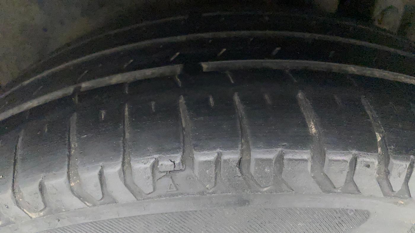2018 Maruti Ertiga ZDI + SHVS, Diesel, Manual, 82,758 km, Left Rear Tyre Tread