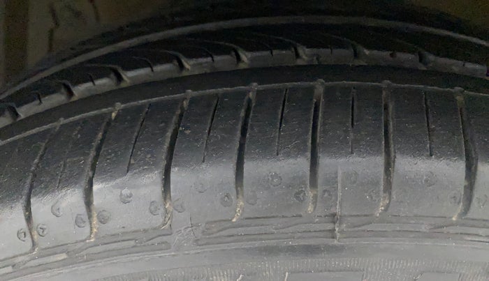 2018 Maruti Ertiga ZDI + SHVS, Diesel, Manual, 82,758 km, Left Front Tyre Tread