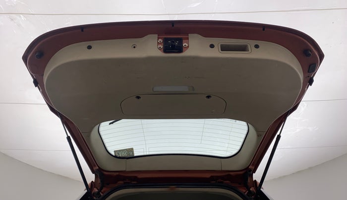 2015 Mahindra XUV500 W10, Diesel, Manual, 1,00,282 km, Boot Door Open