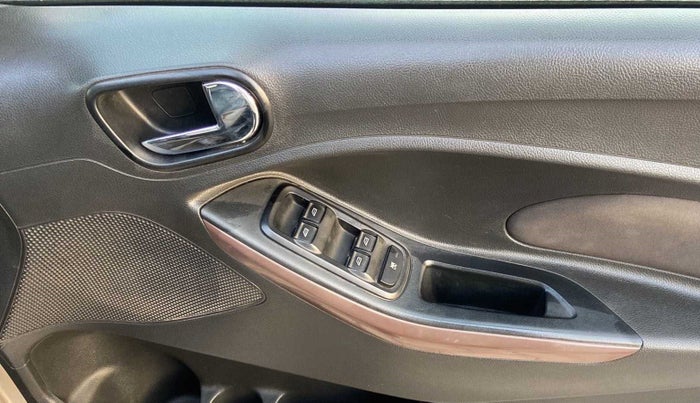 2018 Ford FREESTYLE TITANIUM PLUS 1.5 DIESEL, Diesel, Manual, 1,22,519 km, Driver Side Door Panels Control