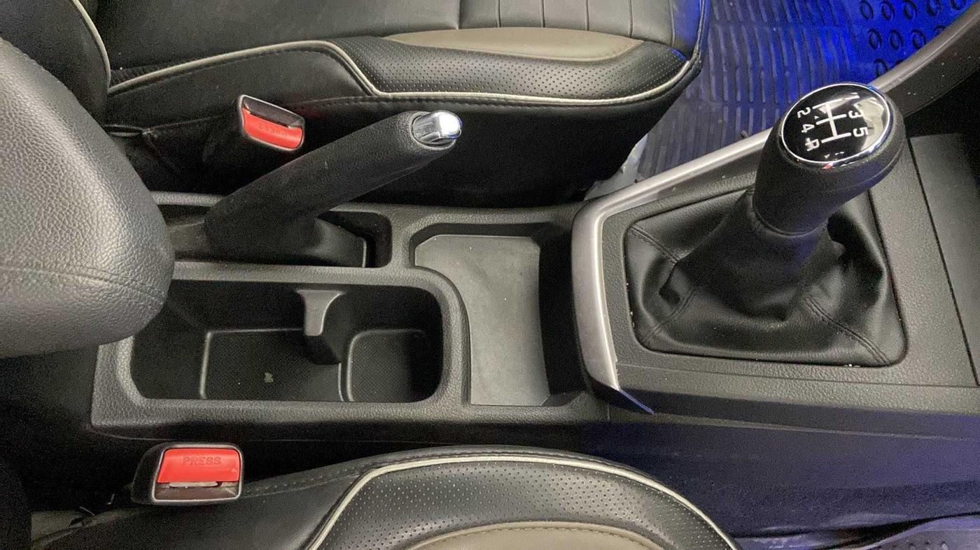 2023 Maruti BREZZA VXI SMART HYBRID, Petrol, Manual, 19,281 km, Gear Lever