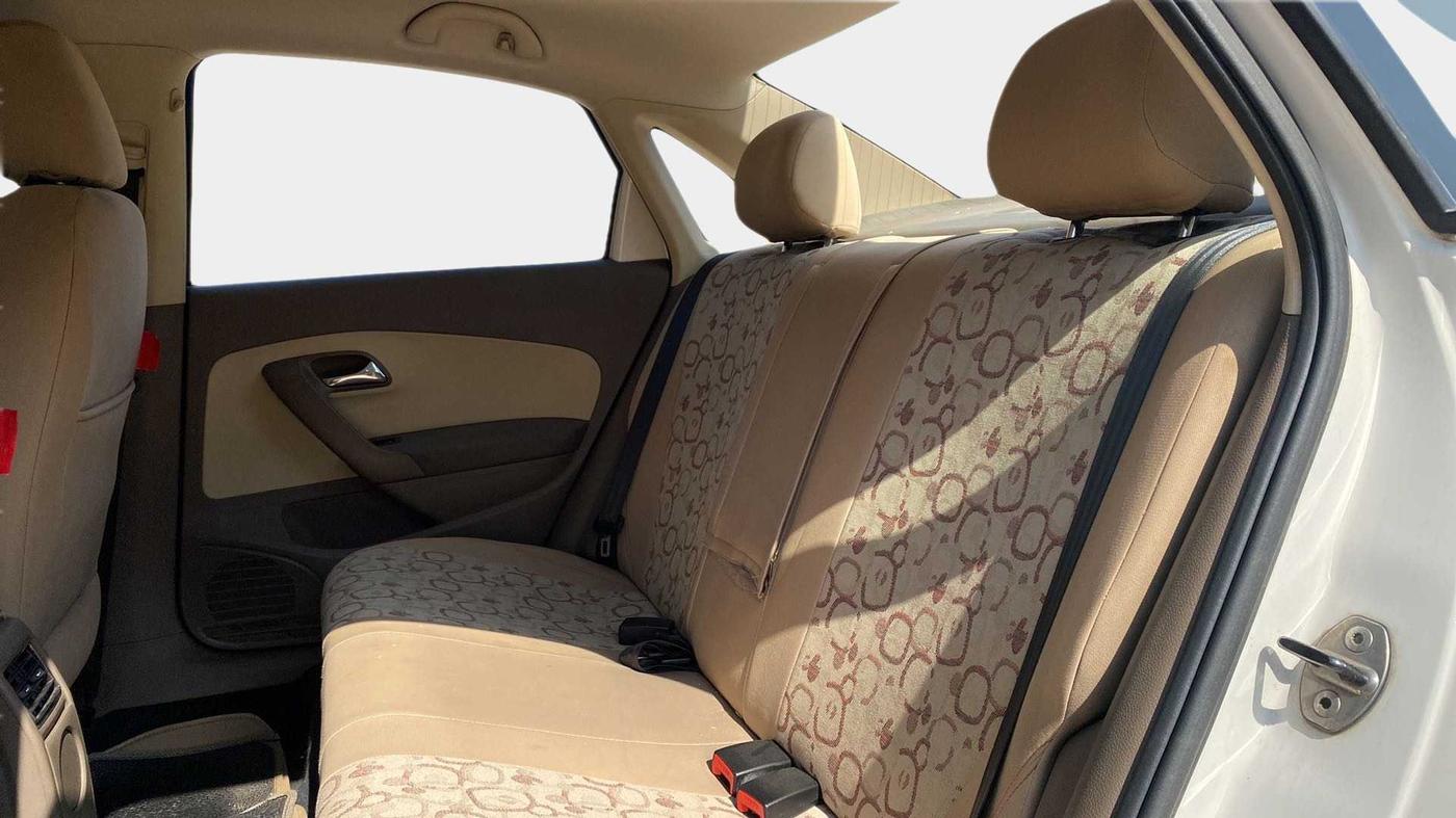 2014 Skoda Rapid 1.6 MPI AMBITION PLUS AT, Petrol, Automatic, 36,559 km, Right Side Rear Door Cabin