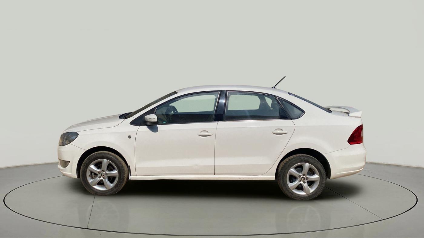 2014 Skoda Rapid 1.6 MPI AMBITION PLUS AT, Petrol, Automatic, 36,559 km, Left Side