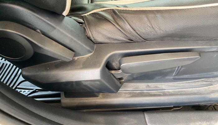2020 Tata ALTROZ XZ PLUS PETROL, Petrol, Manual, 12,303 km, Driver Side Adjustment Panel