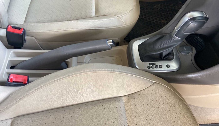 2017 Volkswagen Vento HIGHLINE PLUS 1.2 AT 16 ALLOY, Petrol, Automatic, 88,571 km, Gear Lever