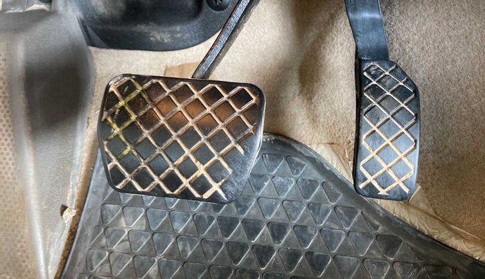 2017 Volkswagen Vento HIGHLINE PLUS 1.2 AT 16 ALLOY, Petrol, Automatic, 88,571 km, Pedals