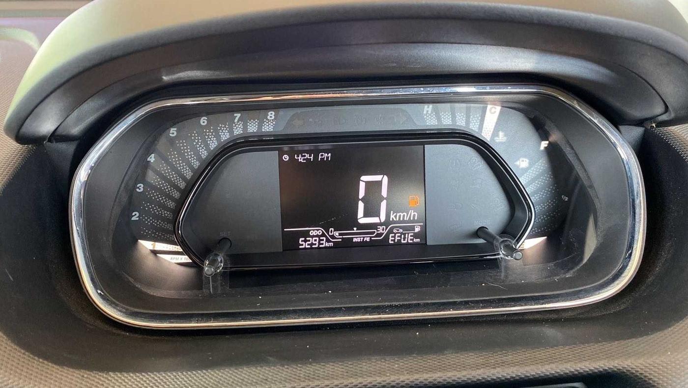 2022 Tata Tiago XT PETROL, Petrol, Manual, 5,256 km, Odometer Image