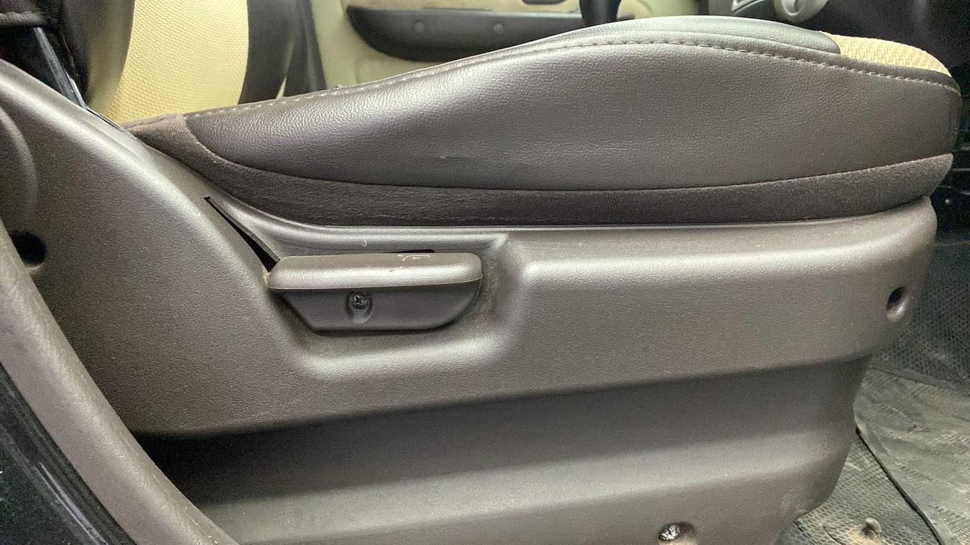 2011 Hyundai Santro Xing GL PLUS, Petrol, Manual, 69,213 km, Driver Side Adjustment Panel