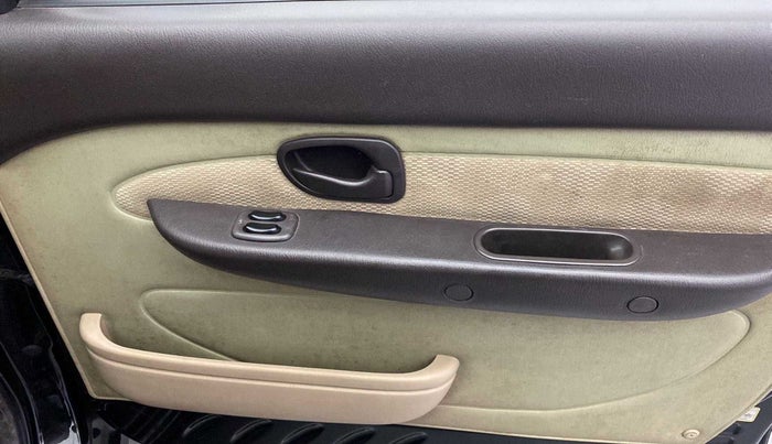 2011 Hyundai Santro Xing GL PLUS, Petrol, Manual, 69,213 km, Driver Side Door Panels Control