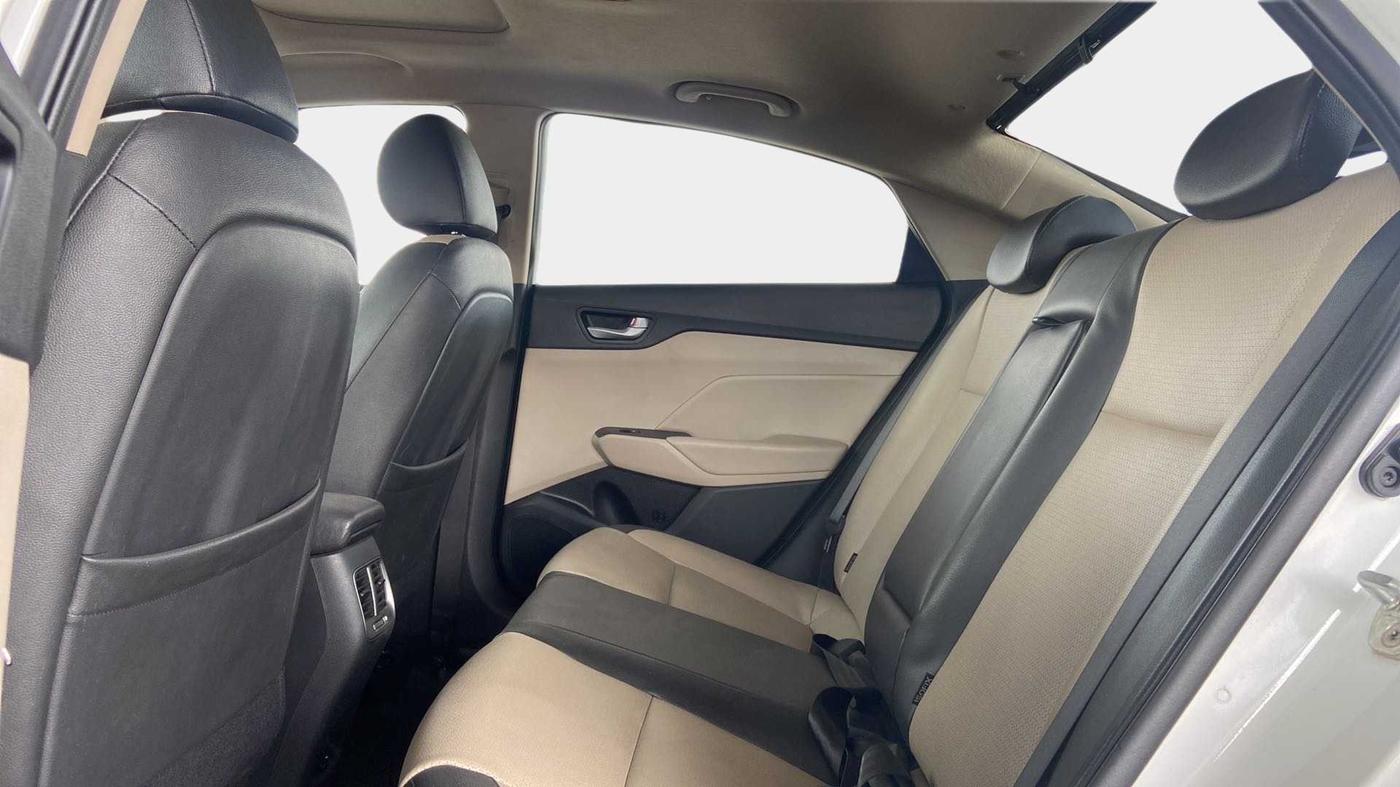 2017 Hyundai Verna 1.6 VTVT SX O, Petrol, Manual, 62,007 km, Right Side Rear Door Cabin