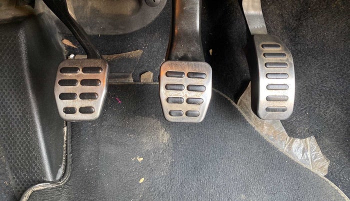 2017 Volkswagen Polo HIGHLINE1.2L, Petrol, Manual, 63,196 km, Pedals