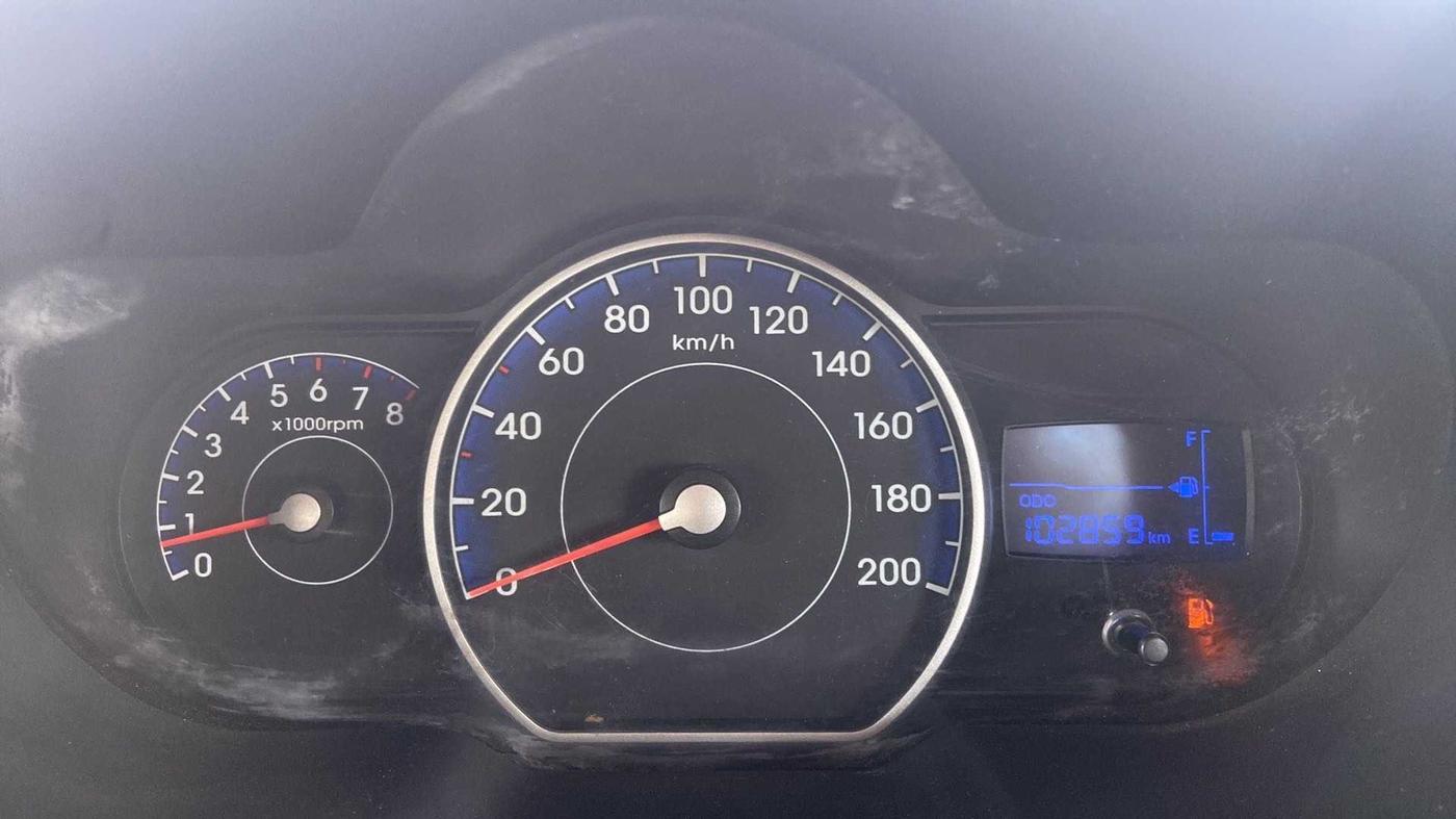 2015 Hyundai i10 SPORTZ 1.1, Petrol, Manual, 1,02,898 km, Odometer Image