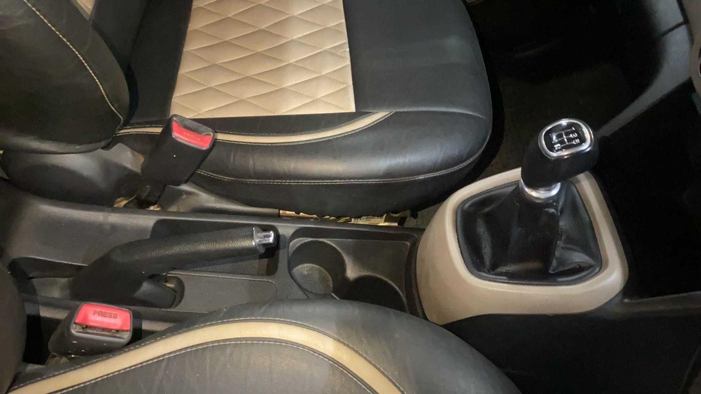 2015 Hyundai Grand i10 ASTA (O) 1.2 KAPPA VTVT, Petrol, Manual, 1,17,933 km, Gear Lever