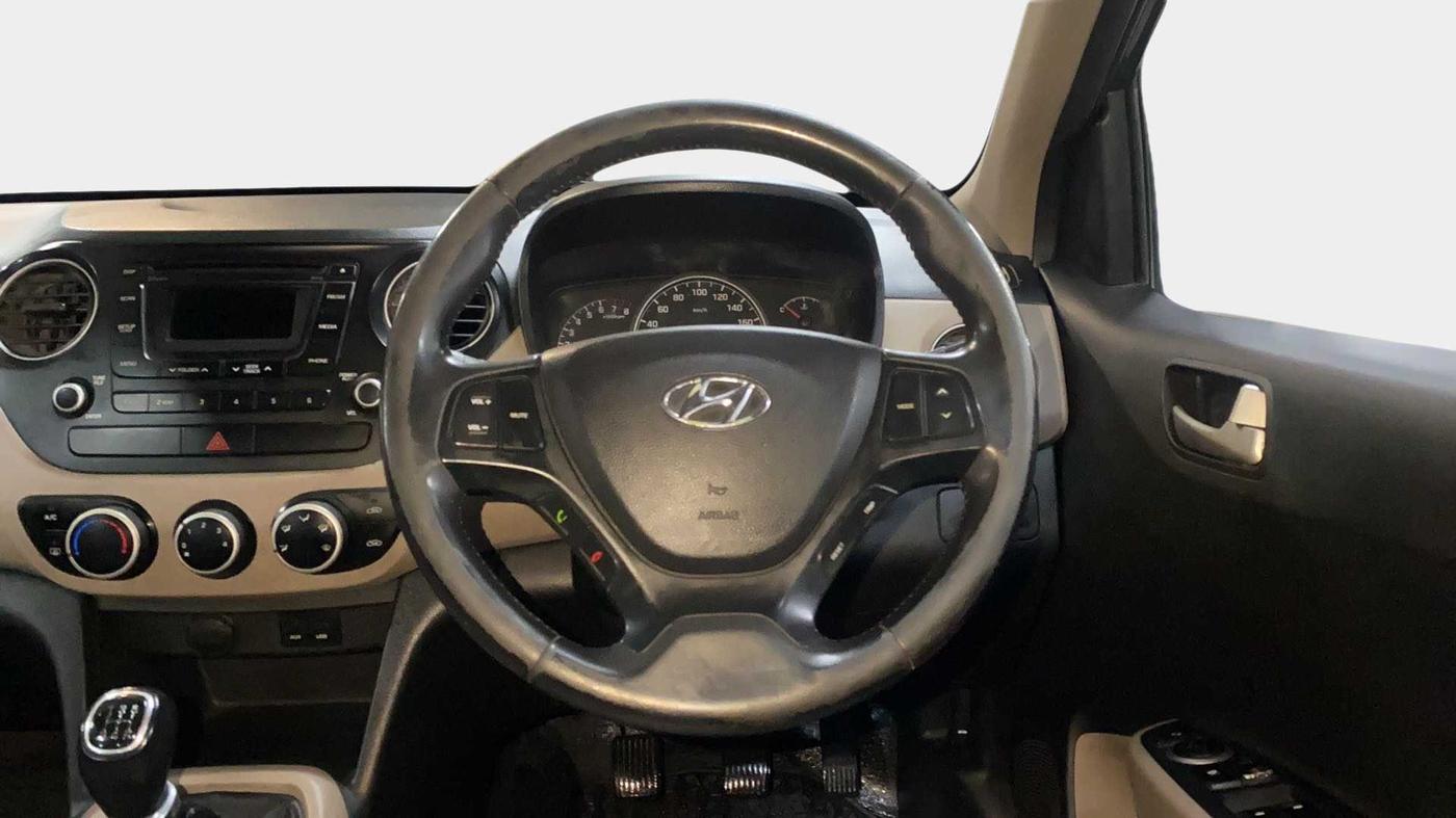 2015 Hyundai Grand i10 ASTA (O) 1.2 KAPPA VTVT, Petrol, Manual, 1,17,933 km, Steering Wheel Close Up