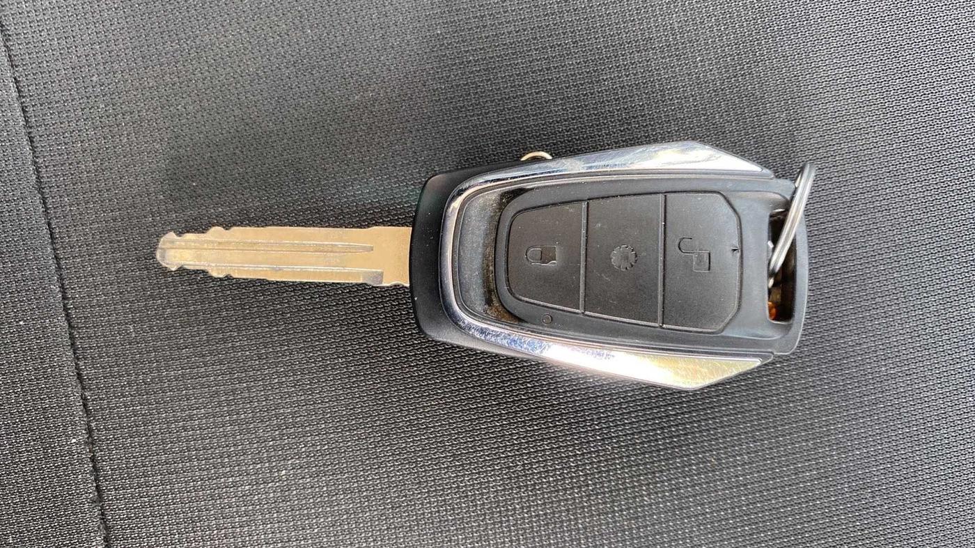 2018 Mahindra KUV 100 NXT K6+ P 6 STR, Petrol, Manual, 5,291 km, Key Close Up