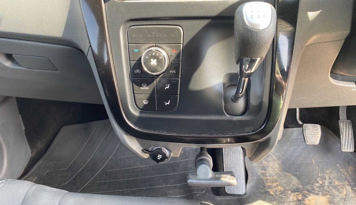 2018 Mahindra KUV 100 NXT K6+ P 6 STR, Petrol, Manual, 5,291 km, Gear Lever