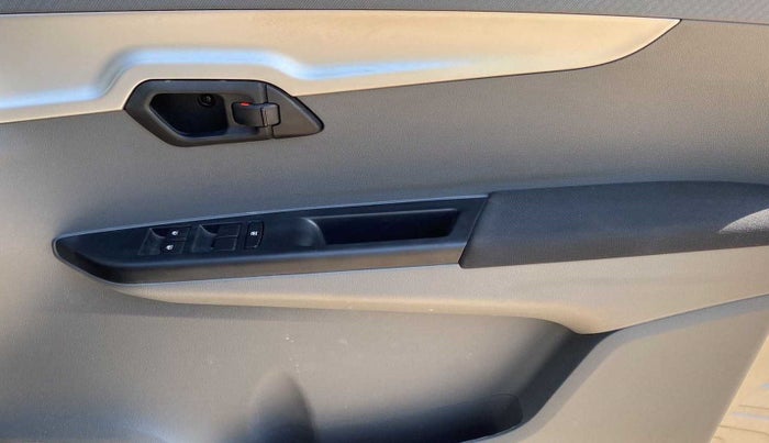 2018 Mahindra KUV 100 NXT K6+ P 6 STR, Petrol, Manual, 5,291 km, Driver Side Door Panels Control
