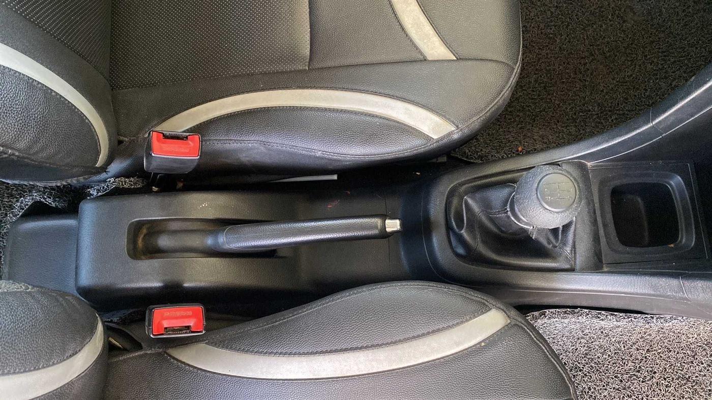 2014 Maruti Swift VXI, Petrol, Manual, 53,772 km, Gear Lever