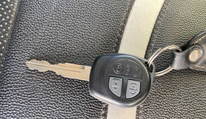 2014 Maruti Swift VXI, Petrol, Manual, 53,772 km, Key Close Up