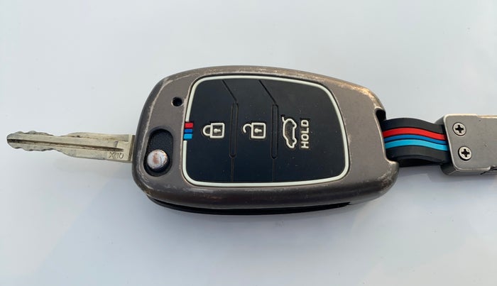 2023 Hyundai NEW I20 SPORTZ 1.2 MT, Petrol, Manual, 61,225 km, Key Close Up