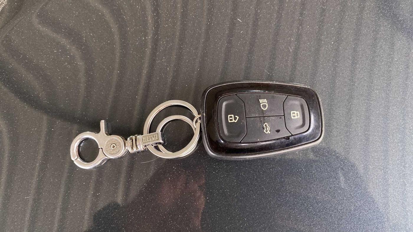 2020 Tata ALTROZ XZ PETROL, Petrol, Manual, 33,076 km, Key Close Up