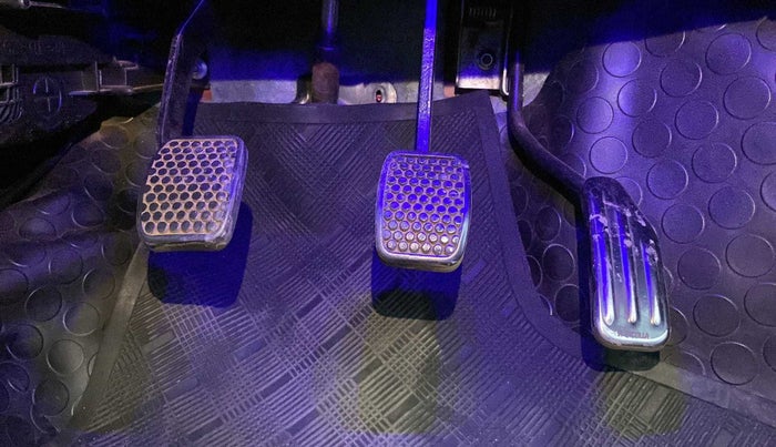 2016 Maruti Alto 800 LXI, Petrol, Manual, 37,894 km, Pedals