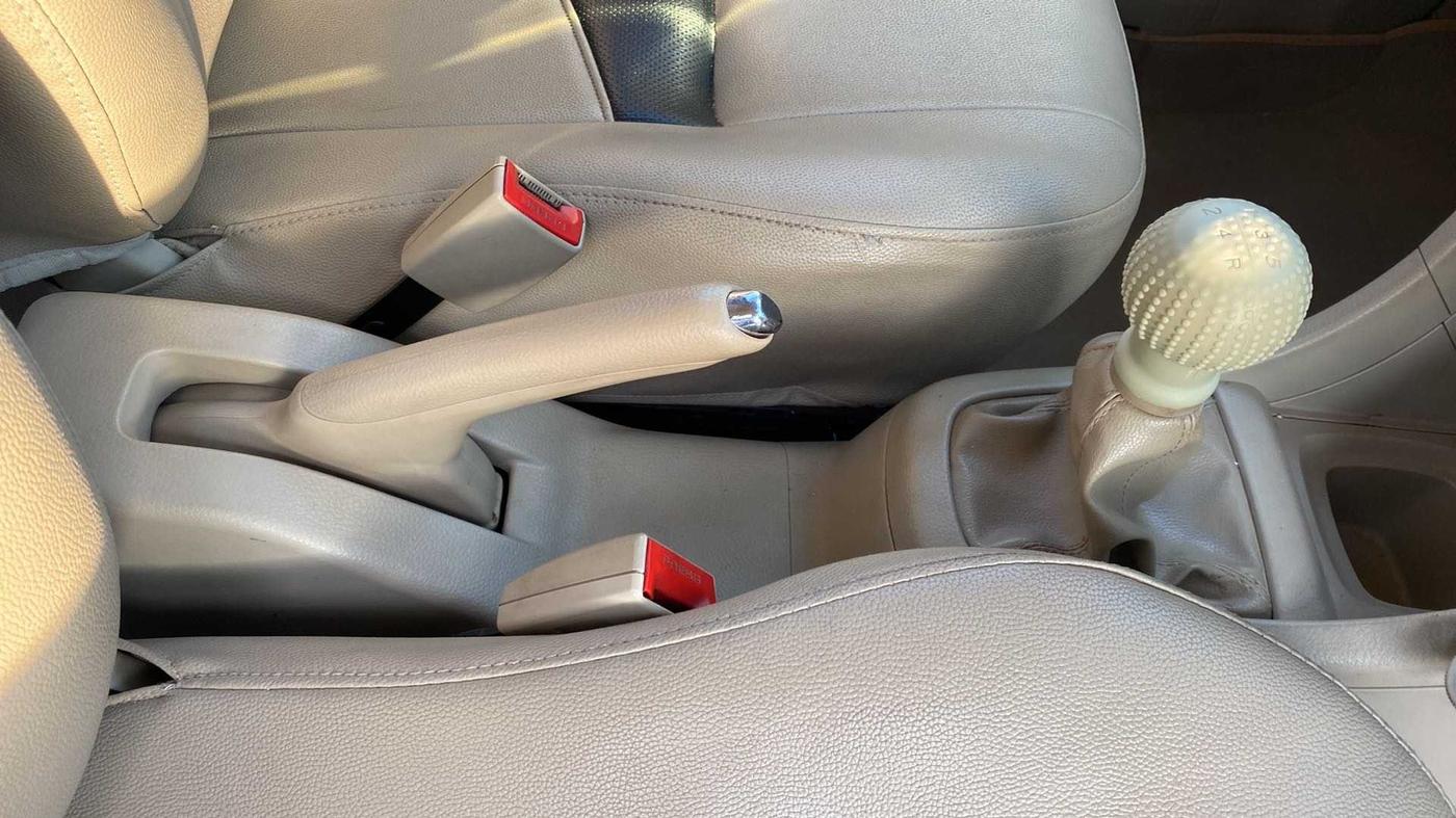 2014 Maruti Swift Dzire VDI, Diesel, Manual, 92,893 km, Gear Lever