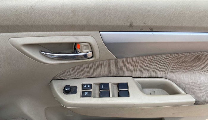 2012 Maruti Ertiga ZXI, Petrol, Manual, 72,853 km, Driver Side Door Panels Control