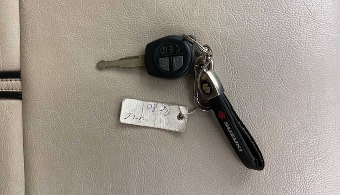 2017 Maruti Dzire VXI, Petrol, Manual, 33,213 km, Key Close Up