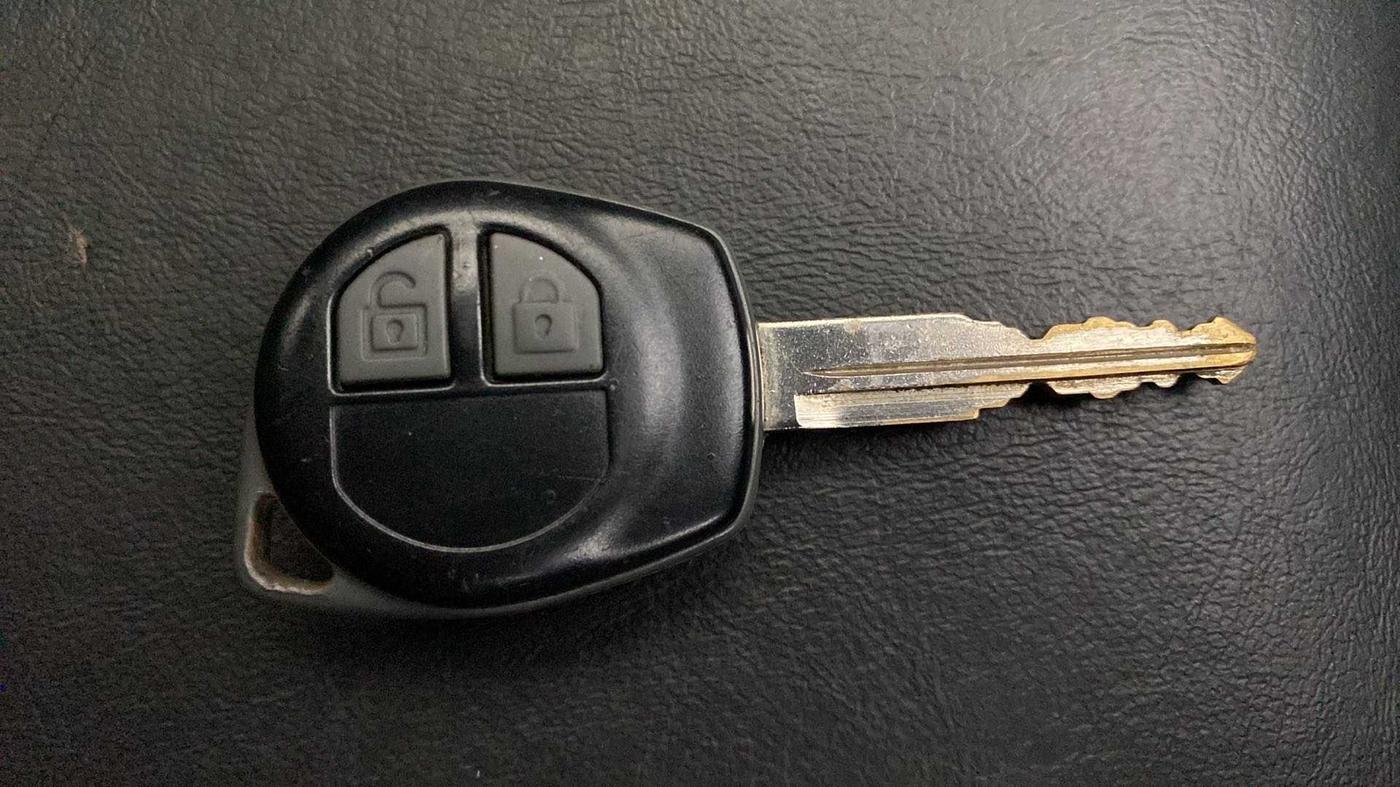 2015 Maruti Swift LXI (O), Petrol, Manual, 96,515 km, Key Close Up