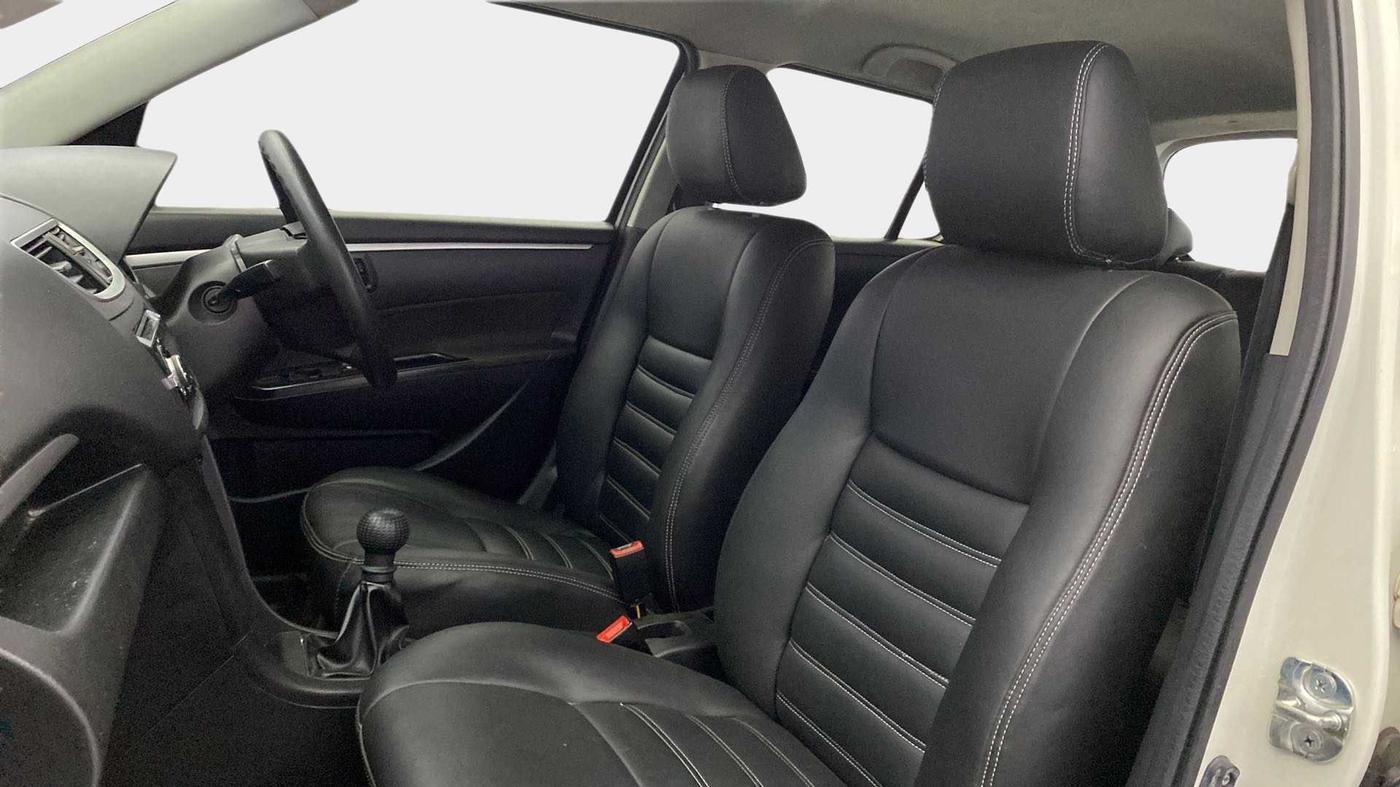 2015 Maruti Swift LXI (O), Petrol, Manual, 96,515 km, Right Side Front Door Cabin