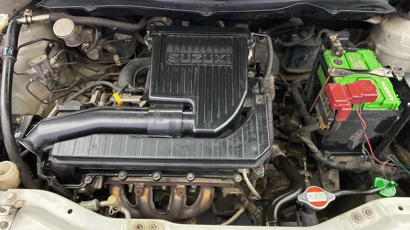 2015 Maruti Swift LXI (O), Petrol, Manual, 96,515 km, Open Bonet