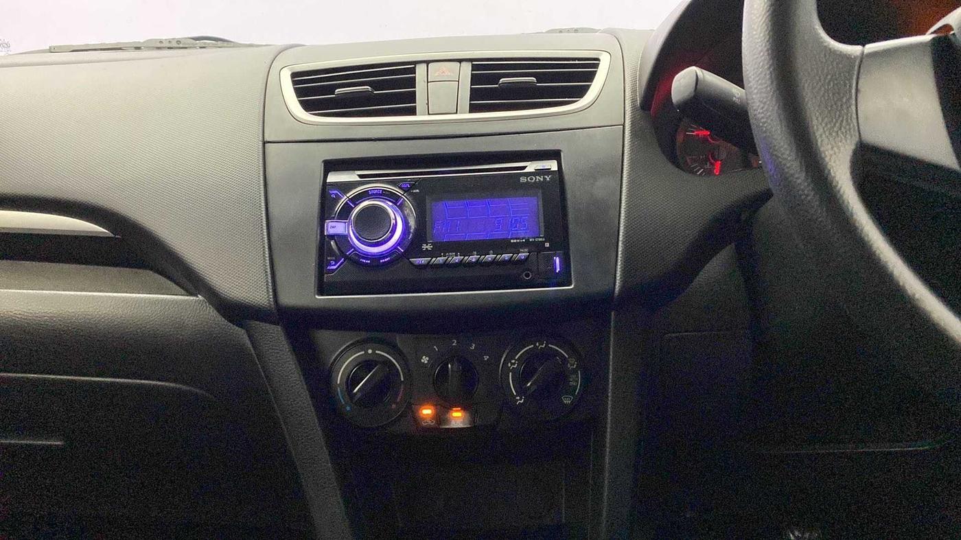 2015 Maruti Swift LXI (O), Petrol, Manual, 96,515 km, Air Conditioner