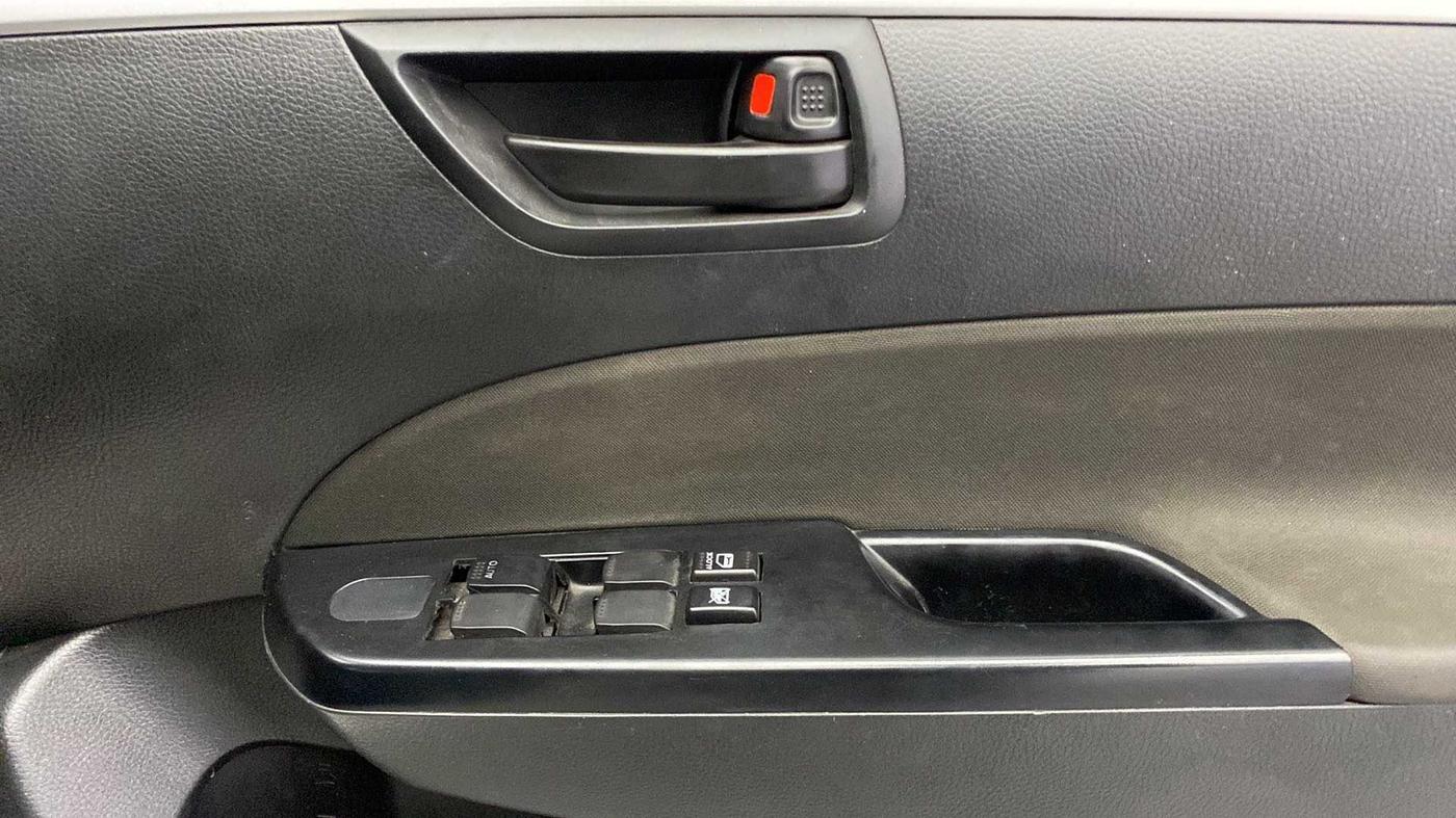 2015 Maruti Swift LXI (O), Petrol, Manual, 96,515 km, Driver Side Door Panels Control