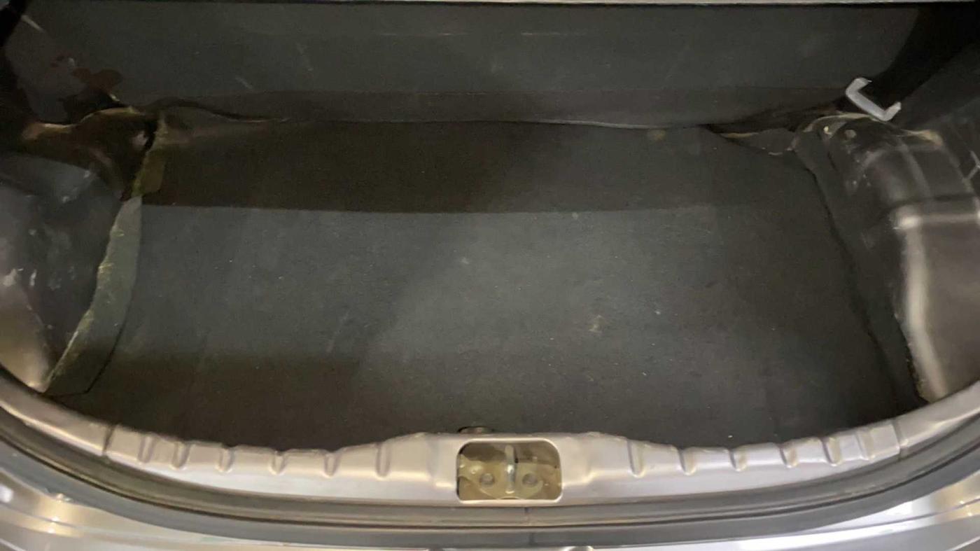 2013 Hyundai Eon MAGNA +, Petrol, Manual, 52,442 km, Boot Inside
