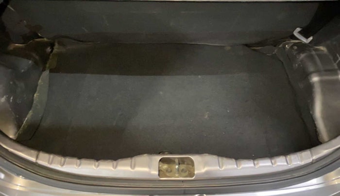 2013 Hyundai Eon MAGNA +, Petrol, Manual, 52,442 km, Boot Inside