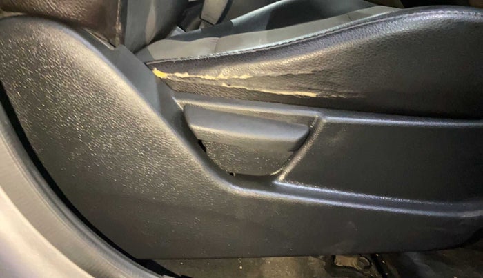 2013 Hyundai Eon MAGNA +, Petrol, Manual, 52,442 km, Driver Side Adjustment Panel