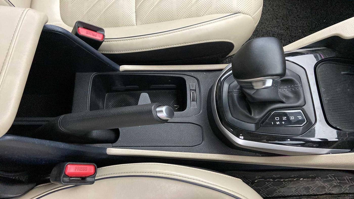 2022 KIA CARENS LUXURY PLUS 1.4 PETROL DCT 6 STR, Petrol, Automatic, 32,364 km, Gear Lever