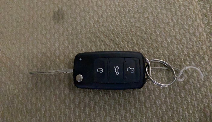 2017 Volkswagen Ameo COMFORTLINE 1.2L, Petrol, Manual, 67,306 km, Key Close Up