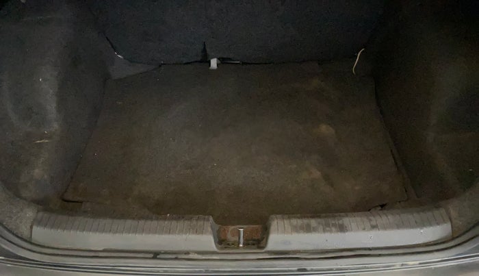 2017 Volkswagen Ameo COMFORTLINE 1.2L, Petrol, Manual, 67,306 km, Boot Inside