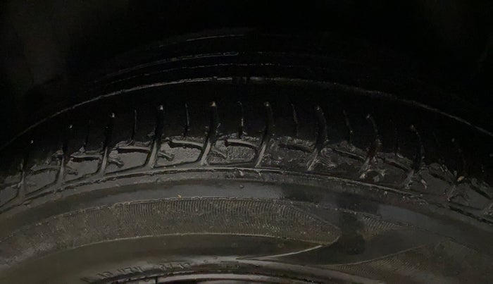 2017 Volkswagen Ameo COMFORTLINE 1.2L, Petrol, Manual, 67,306 km, Left Rear Tyre Tread